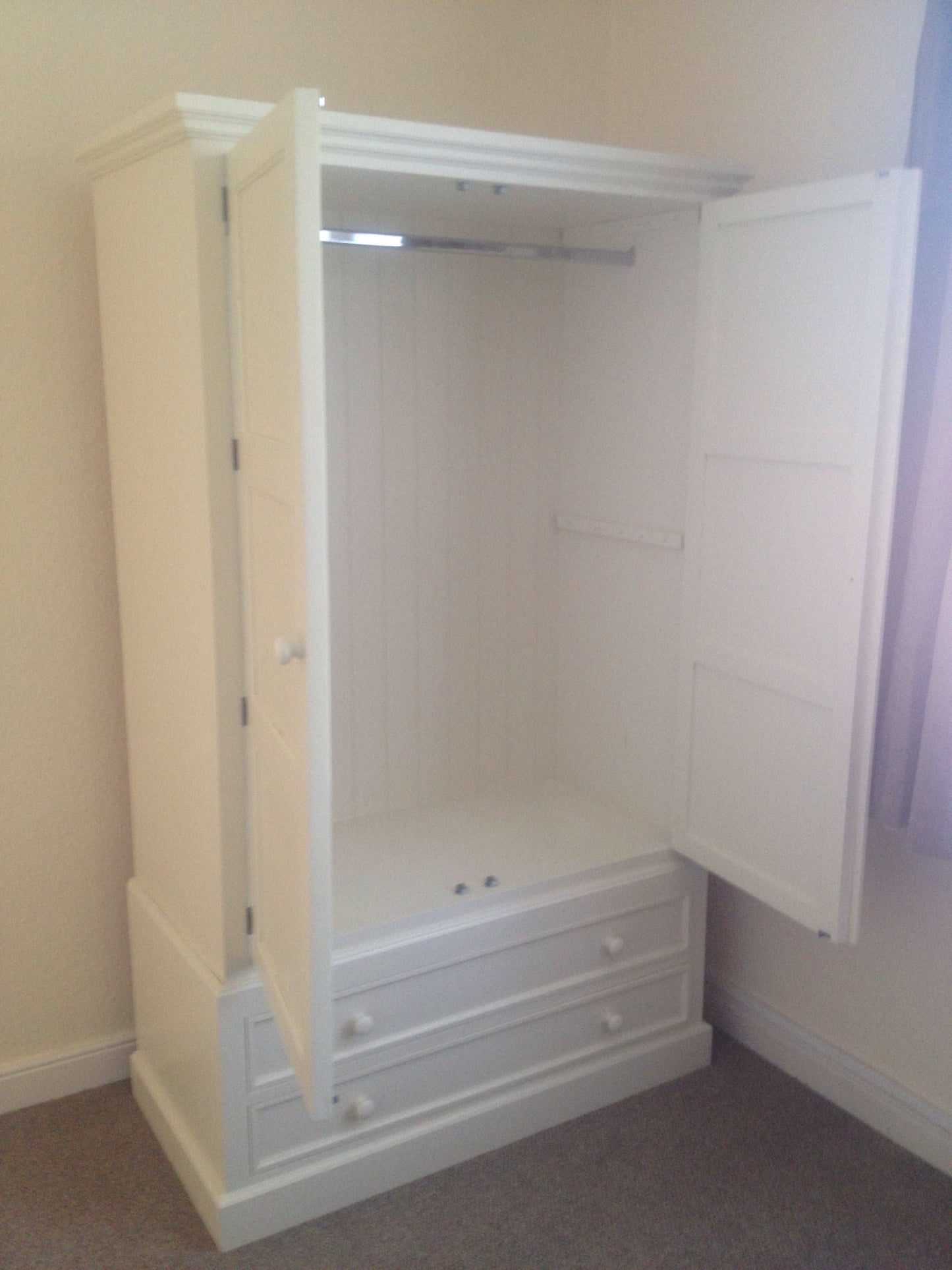 Shaker Style Wardrobe With Drawers