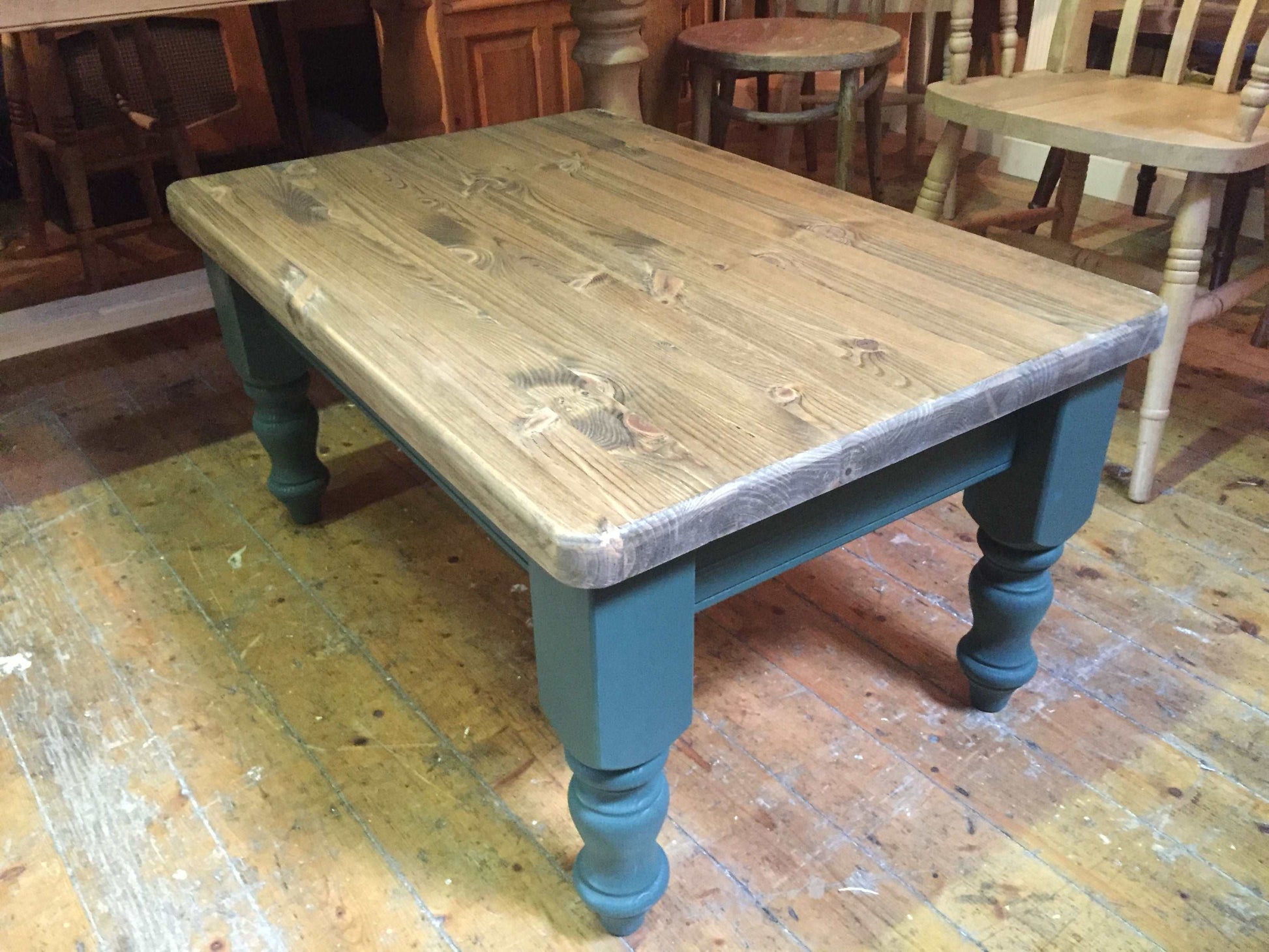 Country Farmhouse Coffee Table
