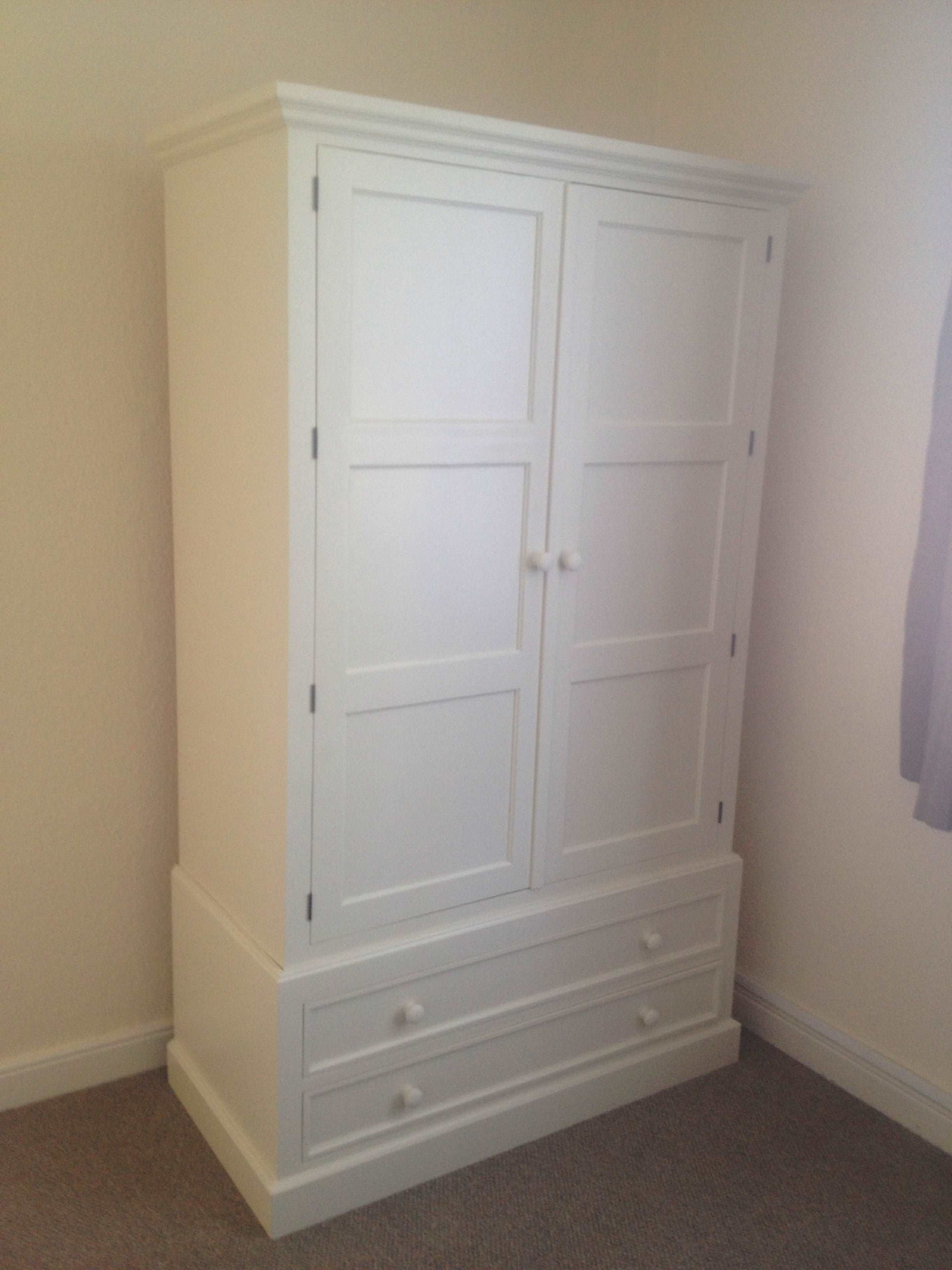 Shaker Style Wardrobe With Drawers